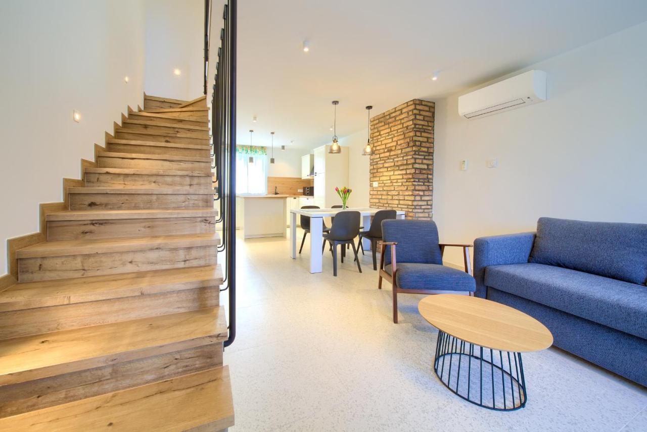 Apartman Placa Njivice Eksteriør billede