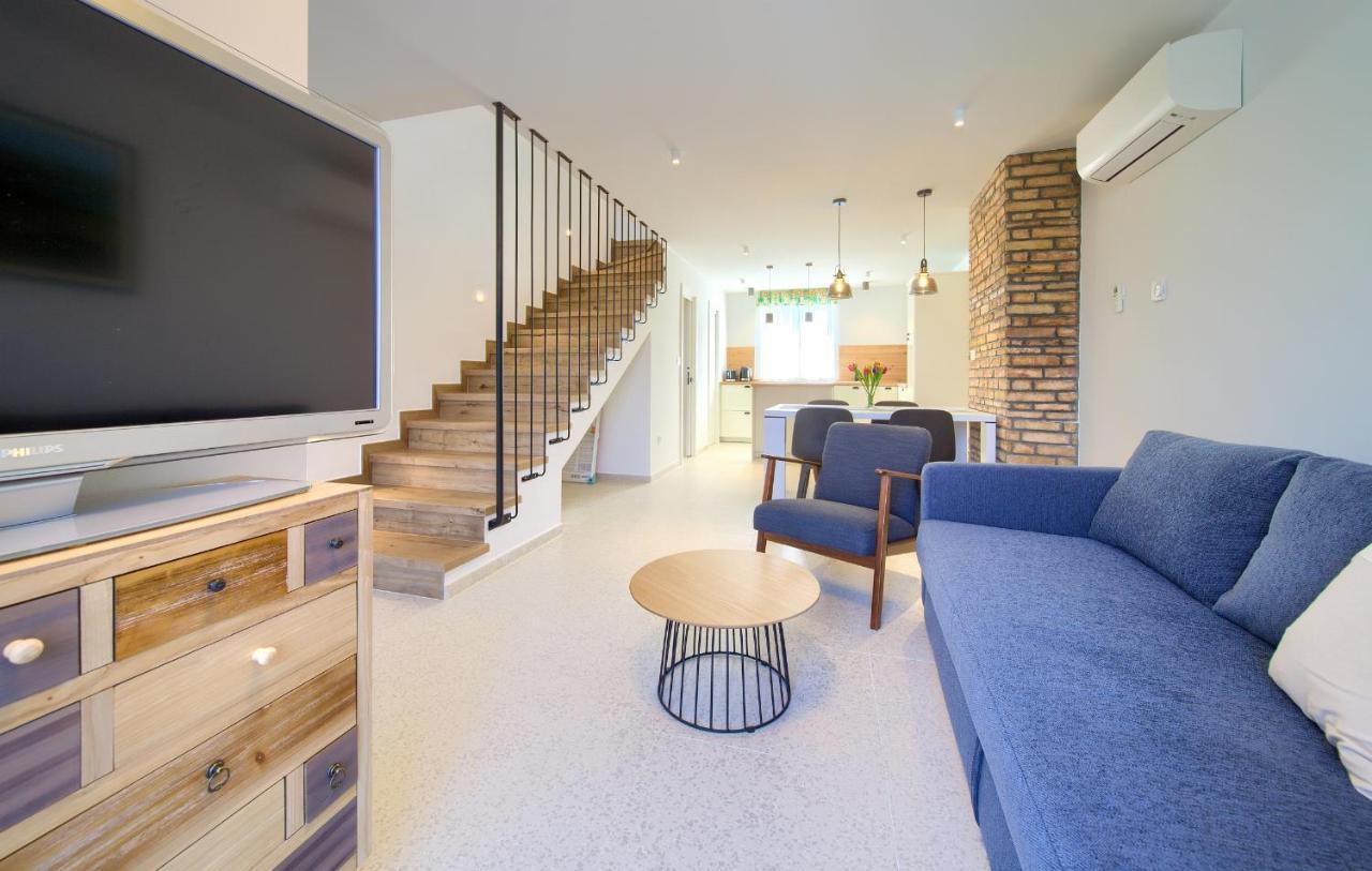 Apartman Placa Njivice Eksteriør billede