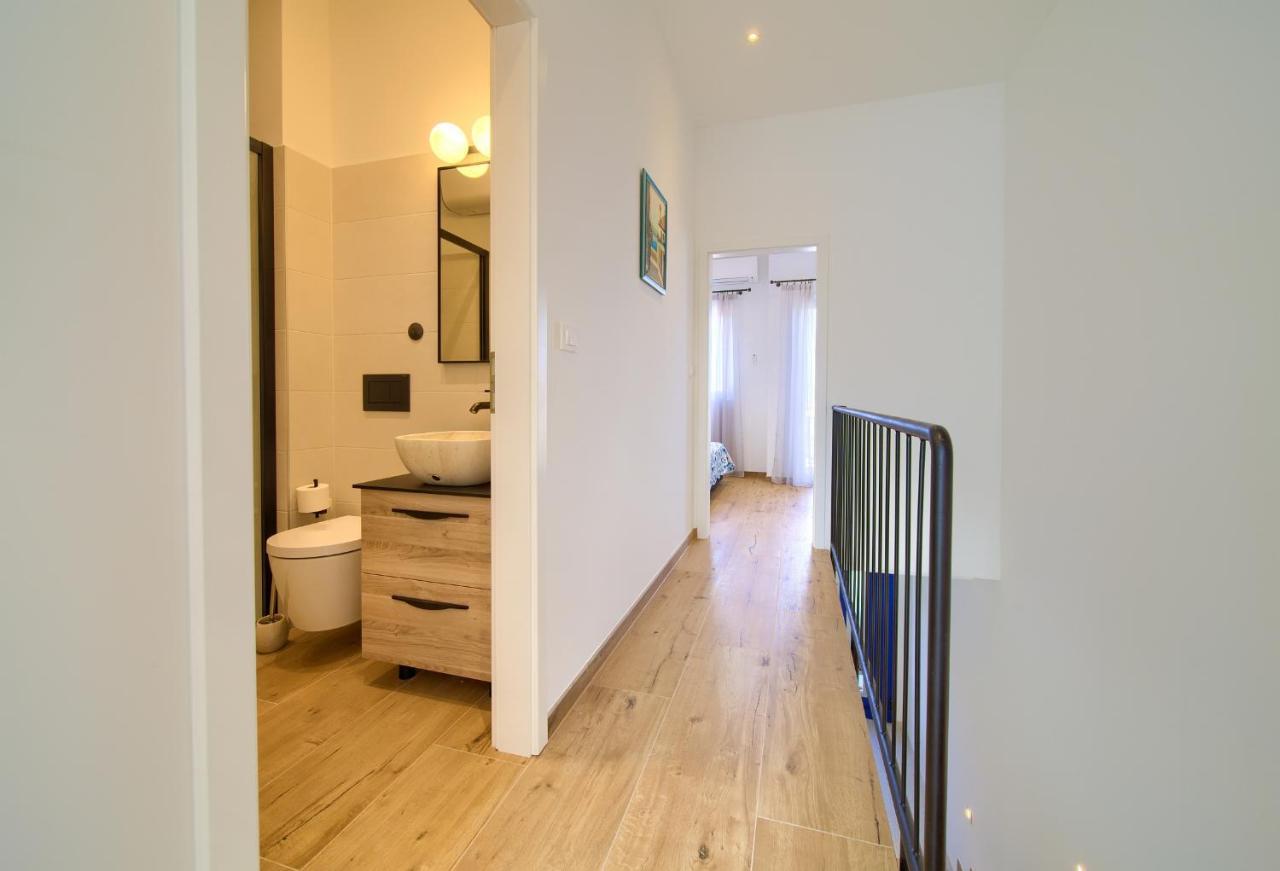 Apartman Placa Njivice Eksteriør billede