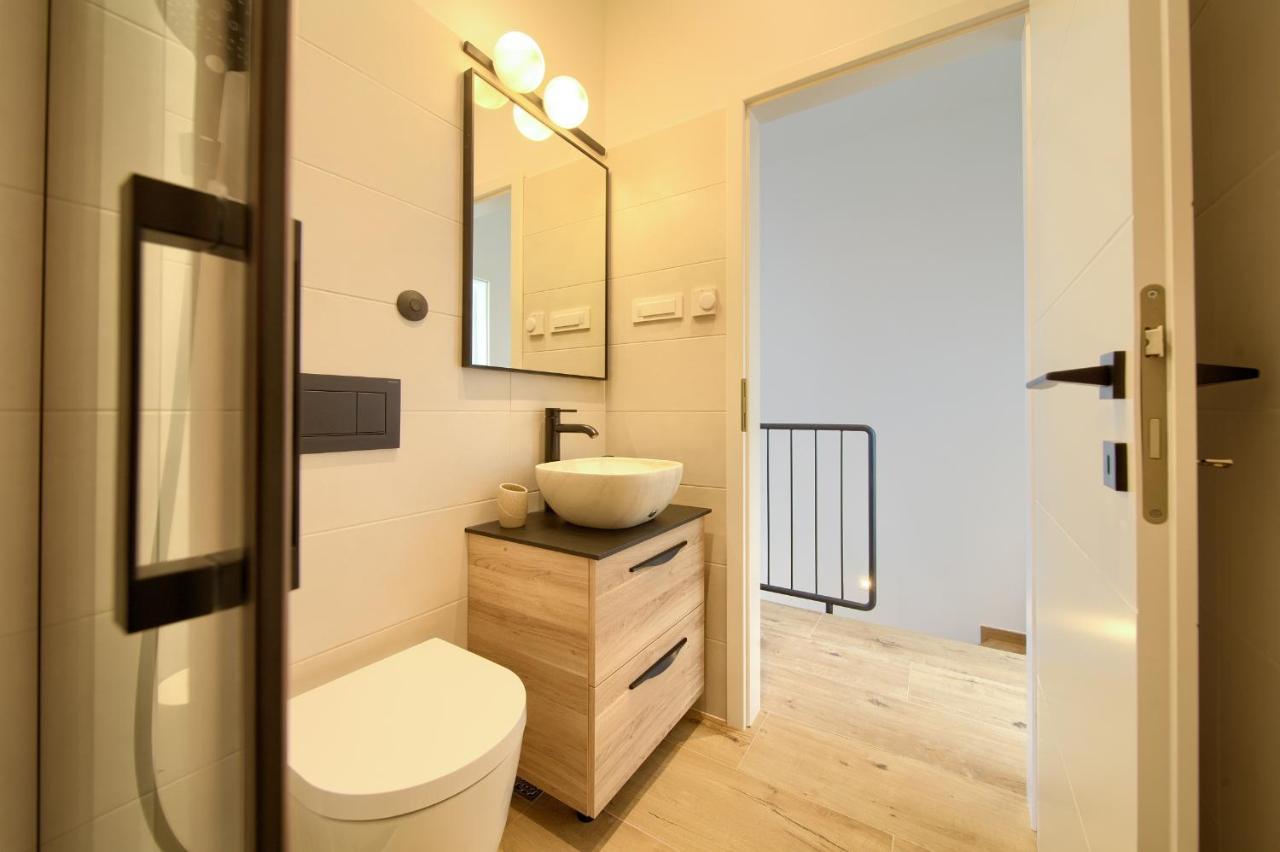 Apartman Placa Njivice Eksteriør billede
