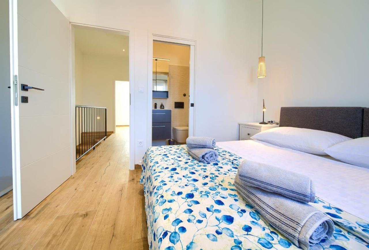 Apartman Placa Njivice Eksteriør billede