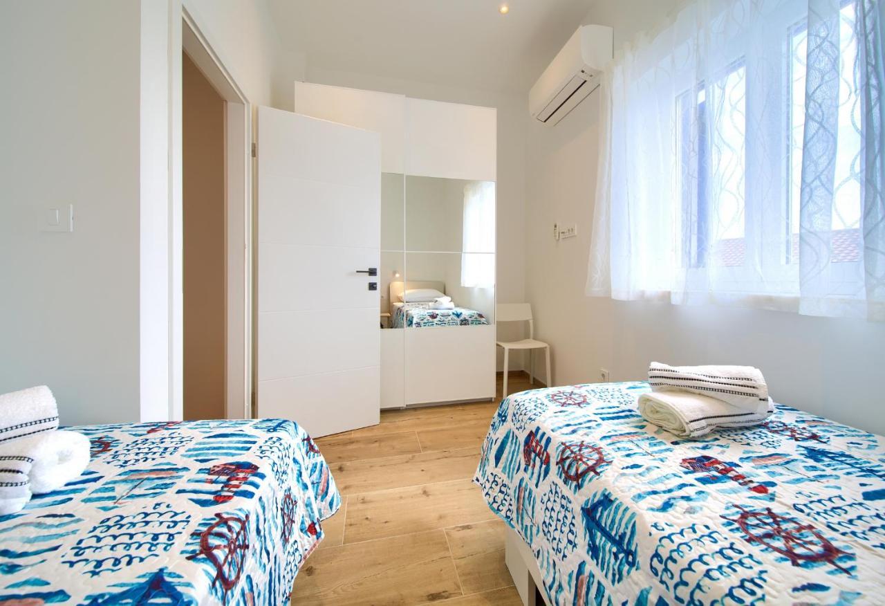 Apartman Placa Njivice Eksteriør billede